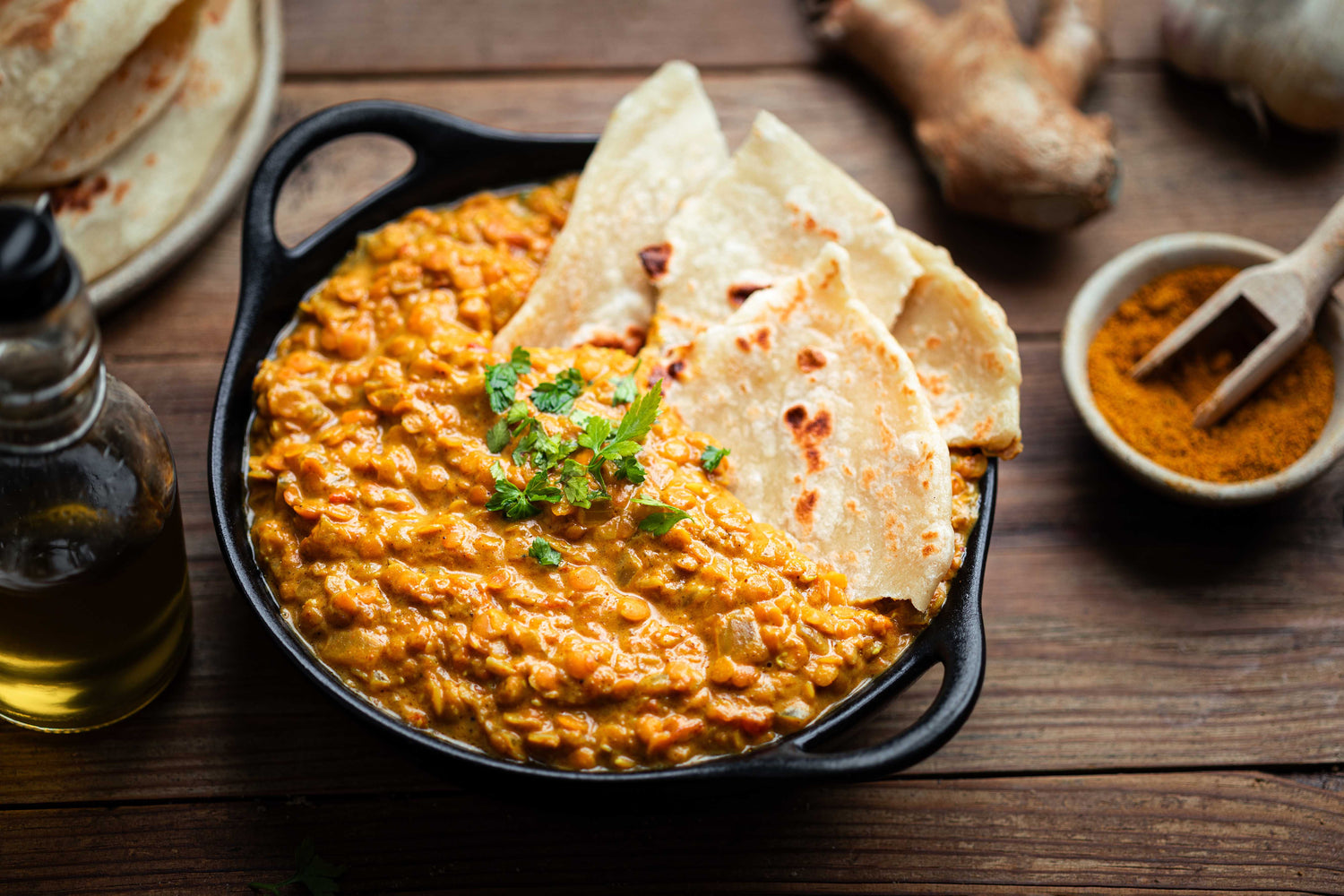 Man sieht ein Linsen-Curry-Gericht 